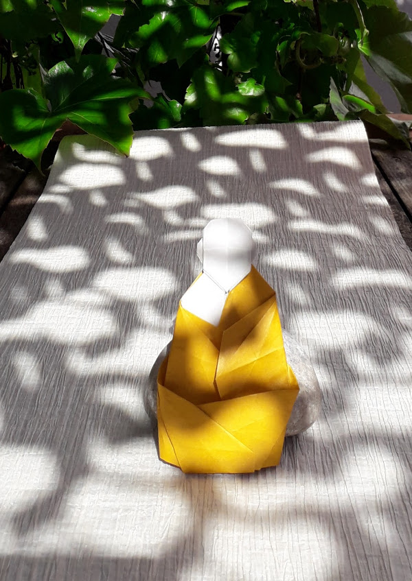 Moine bouddhiste Origami